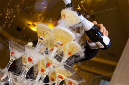 Пирамида из шампанского