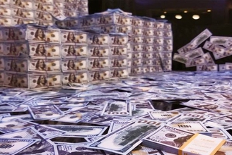 Фотозона Деньги