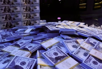 Фотозона Деньги