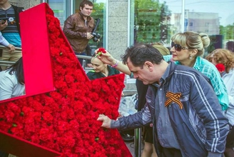 Фотозона Звезда из цветов