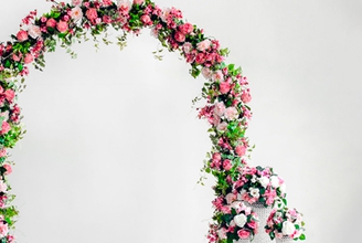 Цветочная свадебная арка