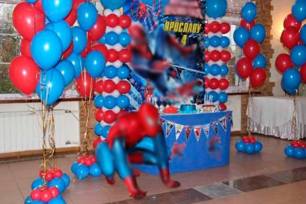 Фотозона Супер-герой с паутиной