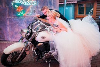 Фотозона с мотоциклом