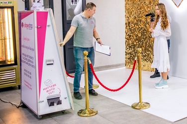 Примеры брендирования Селфи Зеркала: