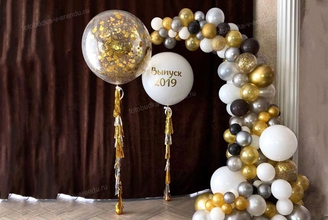 Фотозона для выпускного из шариков
